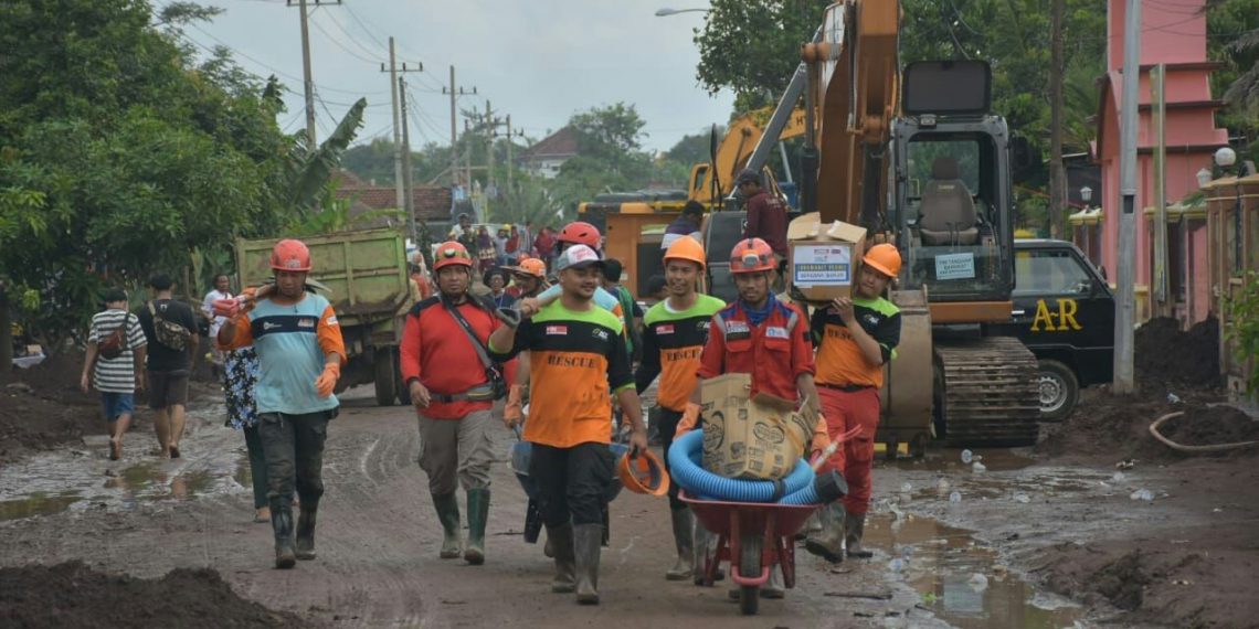 Banjir Bandang Banyuwangi, Yang Jauh Aja Dibantu Apalagi Yang Dekat