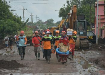 Banjir Bandang Banyuwangi, Yang Jauh Aja Dibantu Apalagi Yang Dekat