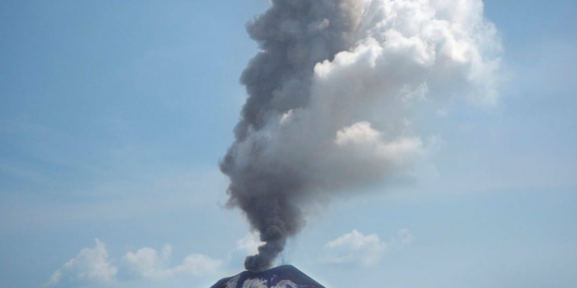 Gunung Anak Krakatau Meletus 56 Kali, Namun Status Tetap Waspada