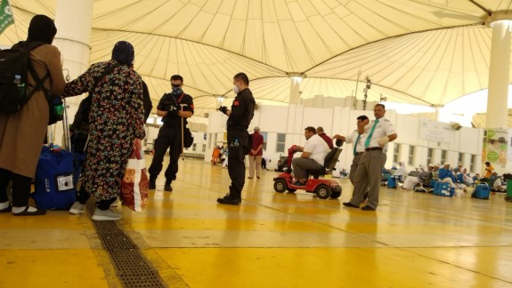 Jejak Derita dan Tawa Jamaah Haji Muslim Uighur di Makkah