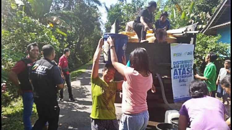 Diserang Kemarau Panjang, ACT Distribusikan Air Bersih Ke Pelosok Karangasem
