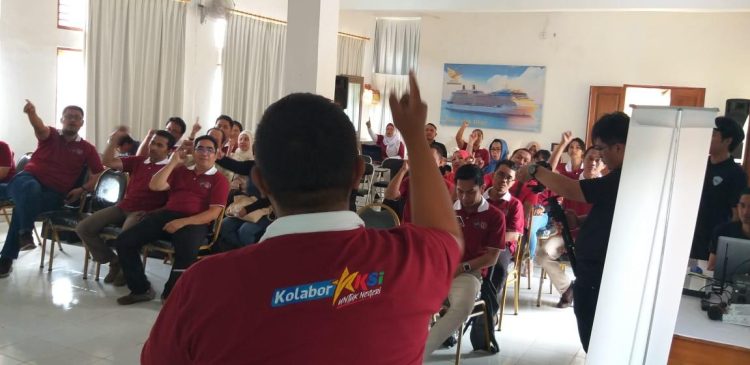 Tangan Di Atas