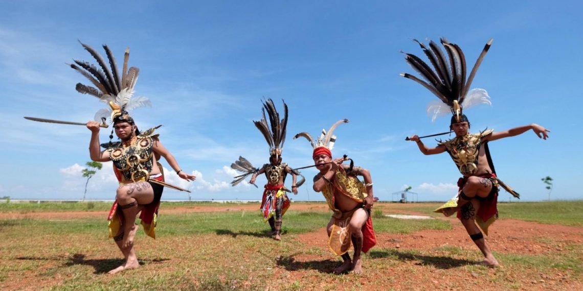 Aksi Heroik Suku Dayak Mempertahankan Tanah Borneo