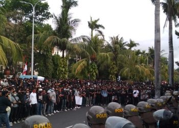 #BALITIDAKDIAM Unjuk Rasa Hari Ini, Batalkan UU Cipta Kerja!