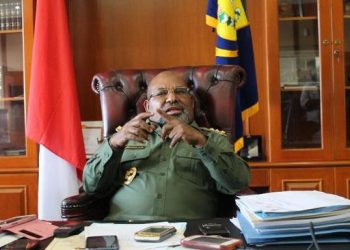Panas Rebutan Kursi Gubernur Papua, Lukas Enembe Pecat Sekda