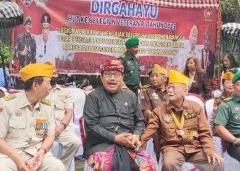 Wagub Bali Gandeng Veteran Bagikan Pesan Perjuangan Kepada Pelajar
