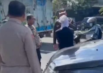 WNA Perusak Mobil Dinas Kepala SPN Singaraja Diserahkan ke Polda Bali