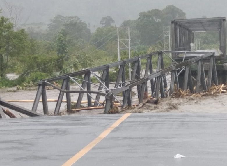 Jembatan Penghubung di Maluku Tengah Putus Akibat Terjangan Banjir