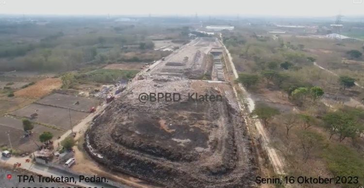 Kebakaran TPA Troketon Padam, BPBD Siaga Lakukan Pendinginan