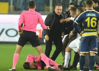 Wasit Turki Dipukuli Presiden Klub, Seluruh Liga Ditunda