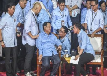 Komisi Pemilihan Umum (KPU) Menegur Gibran Rakabuming Raka Bersorak saat Debat Capres