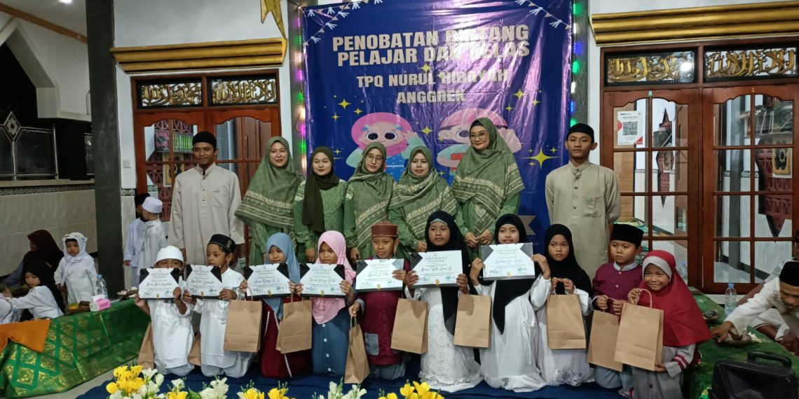Penobatan Bintang Pelajar dan Kelas TPQ Nurul Hidayah