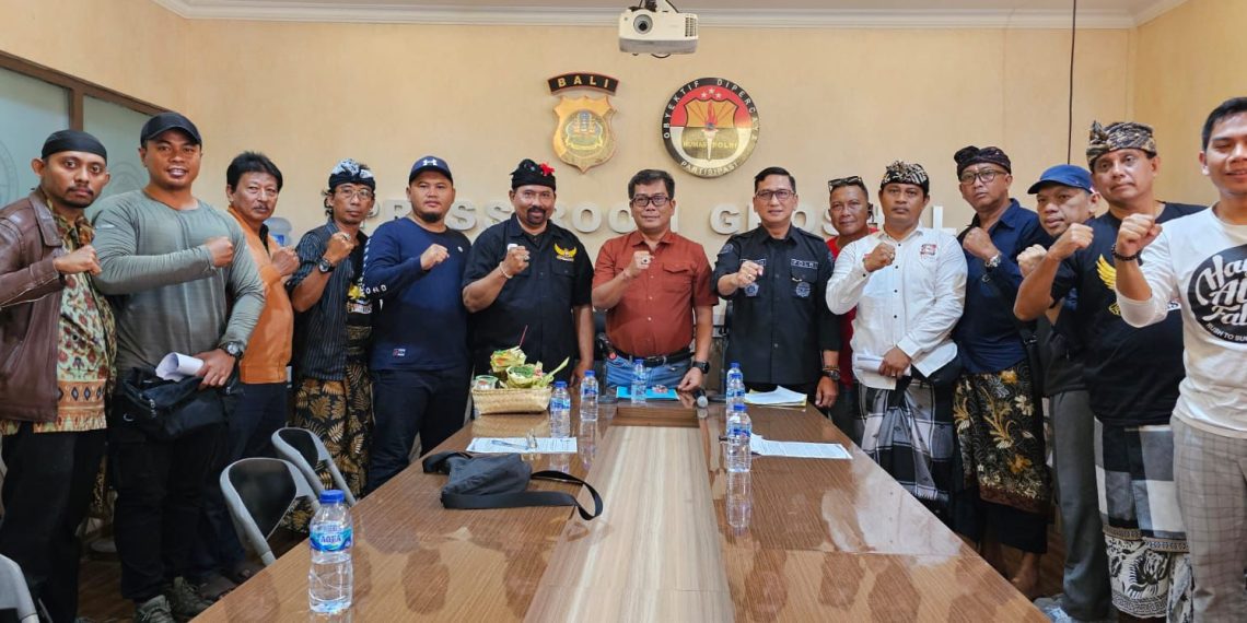Aksi Damai Aliansi Kebhinekaan Bali di Mapolda Bali Serukan Tangkap AWK