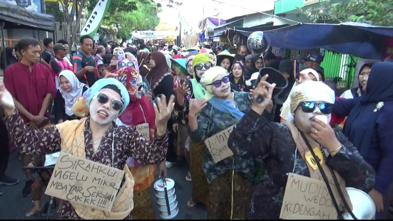 Surabaya: Di Antara Hiruk Pikuk Kota, Sholat Menyapa Jiwa