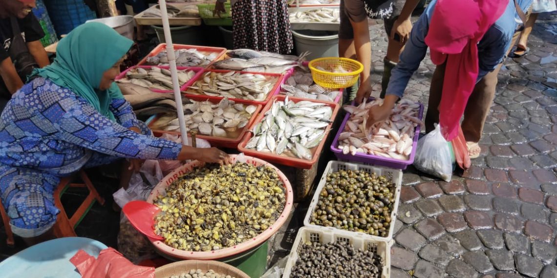 Surabaya: Di Antara Hiruk Pikuk Kota, Sholat Menyapa Jiwa