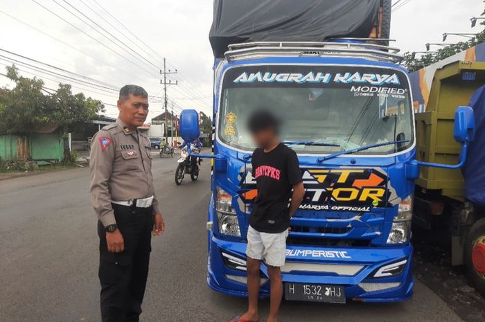 Sopir Truk Ugal-ugalan di Cipondoh Diamuk Massa, Identitas Masih Misteri