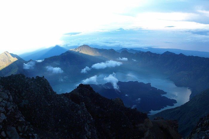 Mengenal Babad Lombok: Jejak Letusan Gunung Samalas yang Mengubah Sejarah