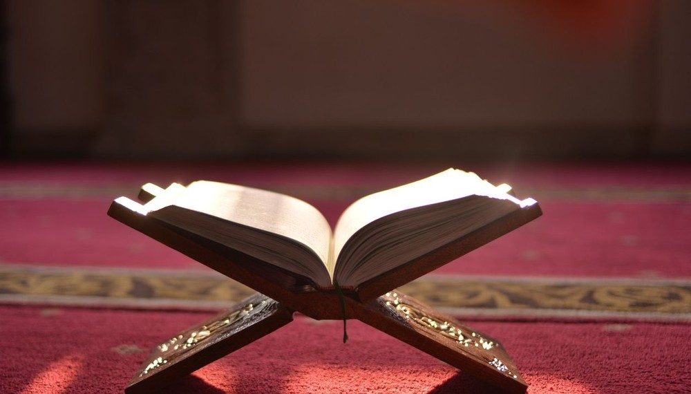 Keutamaan Surat Yasin: Jantung Al-Qur'an dan Rahmat bagi Umat Manusia