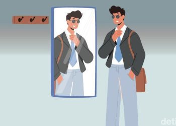 Refleksi Diri di Depan Cermin: Sebuah Amalan Spiritual yang Terlupakan