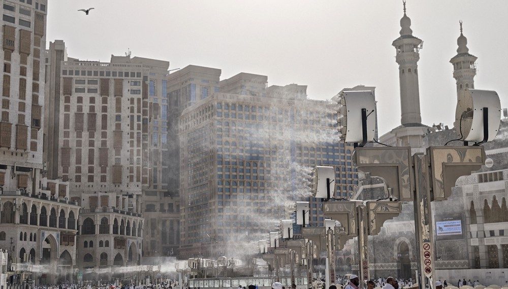 Kipas Angin Embun: Oase Kesejukan di Tengah Terik 43 Derajat Celcius Masjidil Haram