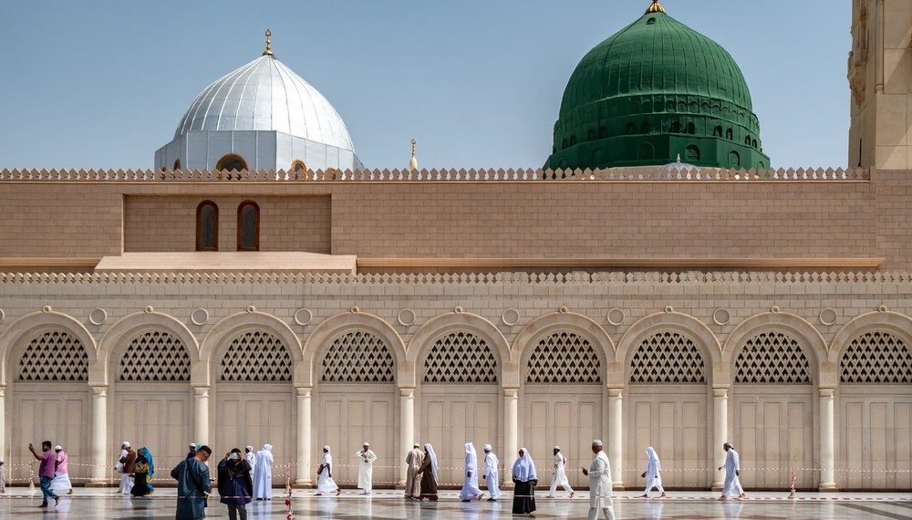 Rahasia Suci di Raudhah As-Syarifah: Makam Rasulullah SAW dan Dua Sahabat Terpilih