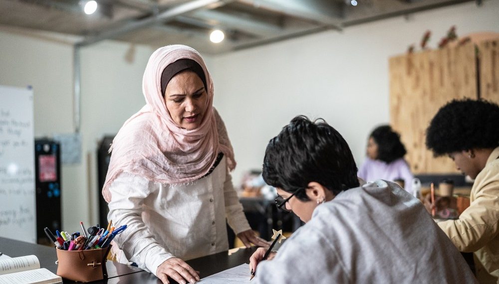 Doa dan Penghargaan untuk Guru di Hari Perpisahan Sekolah: Sebuah Refleksi Spiritual dan Etika