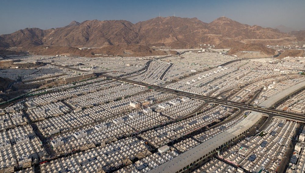 Lautan Tenda Putih di Mina: Simfoni Logistik dan Spiritual Menuju Puncak Haji