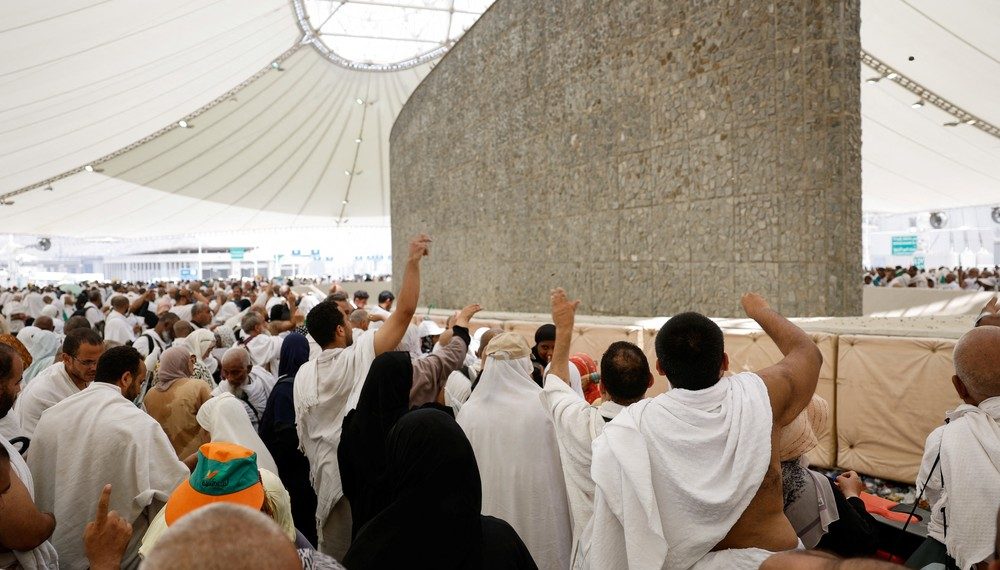 Ratusan Juta Kerikil: Ritual Lempar Jumrah dan Logisitiknya yang Menakjubkan