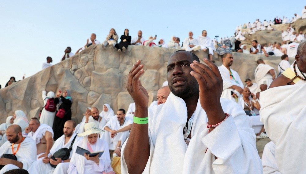 Lautan Manusia di Arafah: Jutaan Jemaah Haji Tenggelam dalam Doa dan Haru di Puncak Ibadah